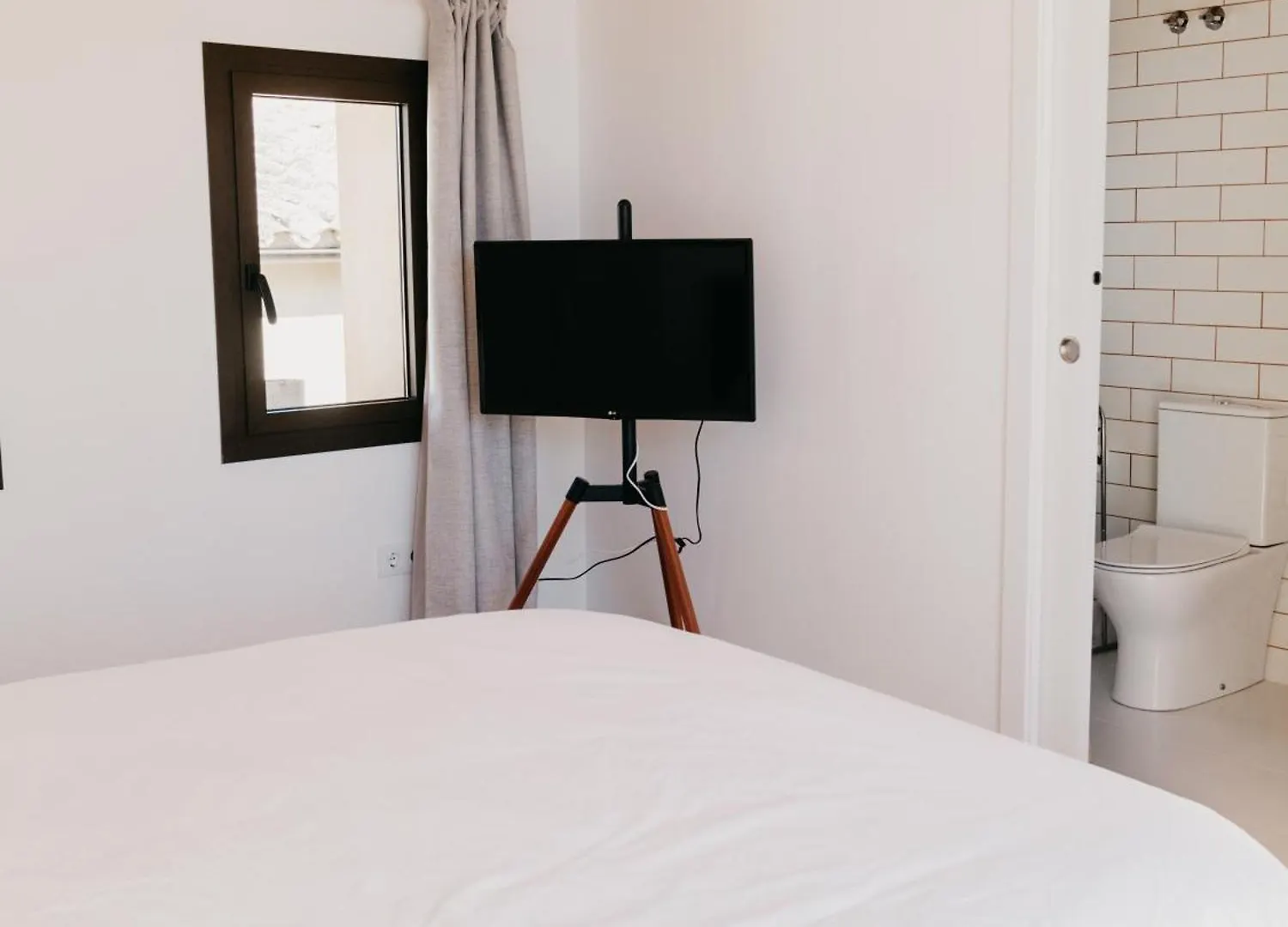 Camins Del Priorat : Ermita Pinyeres Apartment El Masroig 0*,  Spain